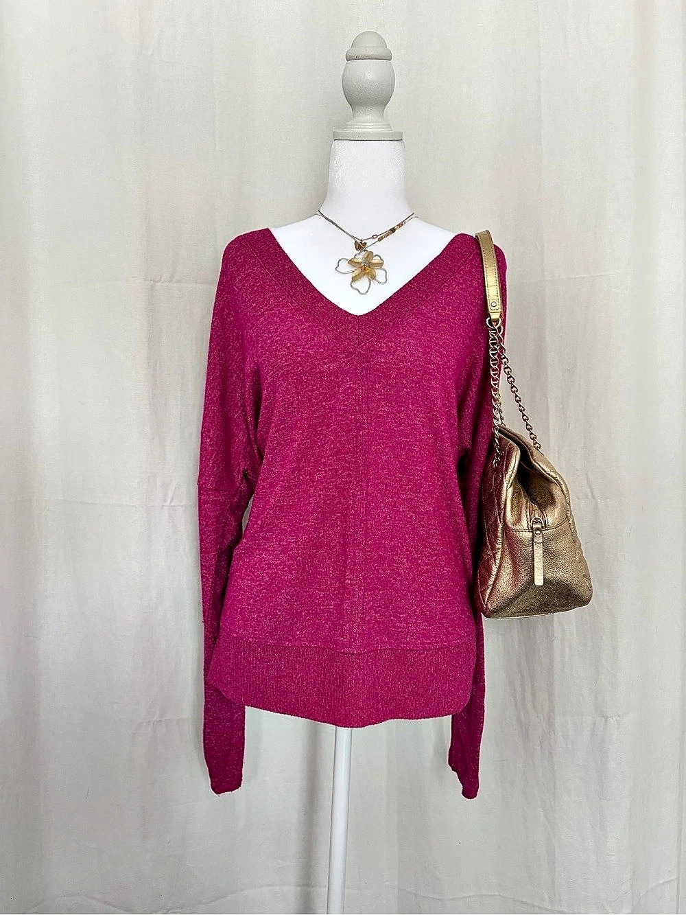 Buffalo V-Neck Sweater in Pink Size Medium Like New